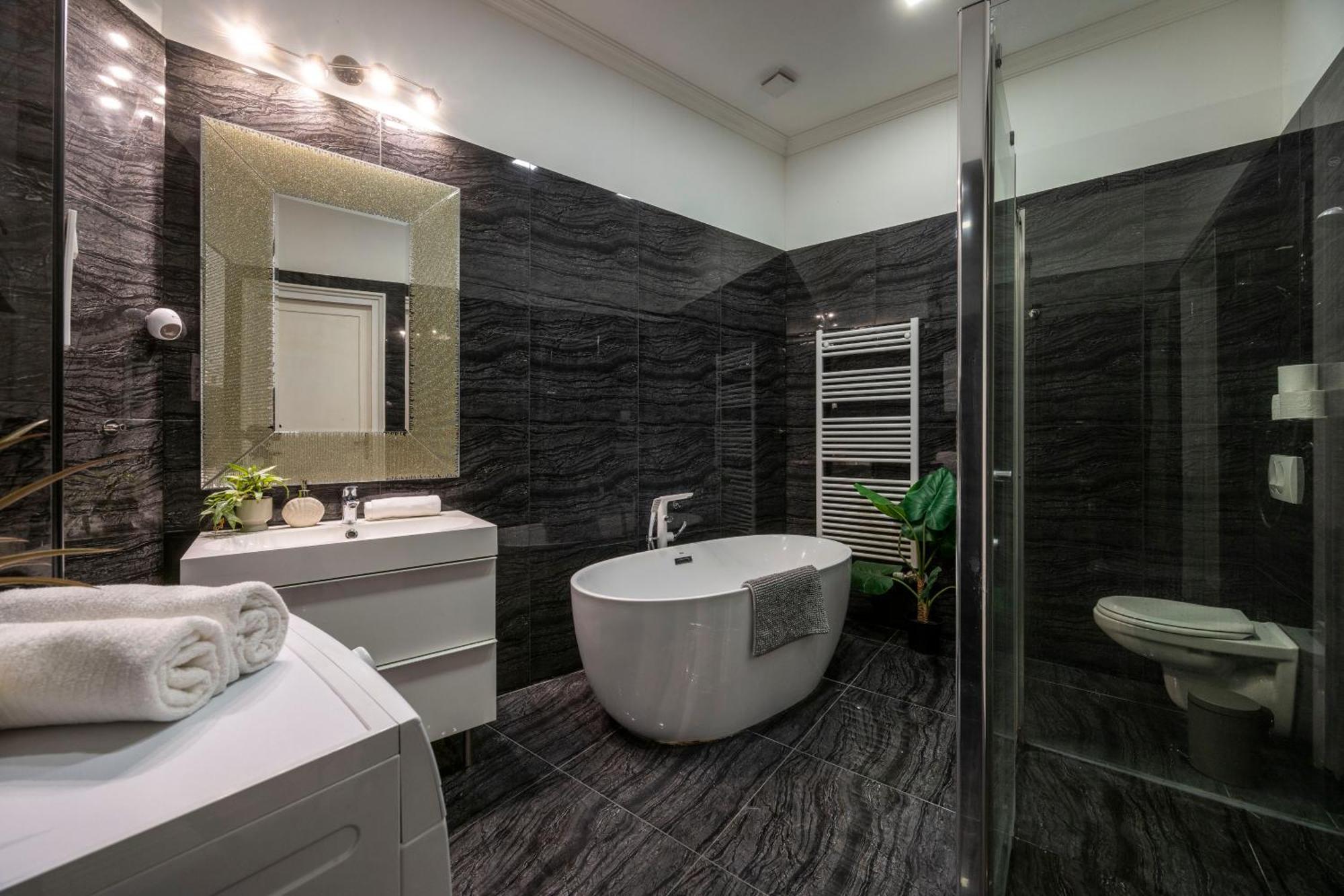 Luxy Central Spacious & Cozy Residence With Balcony Budapest Exteriör bild